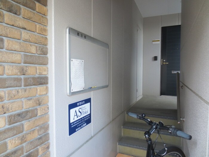 物件外観写真5　(エントランス部分)