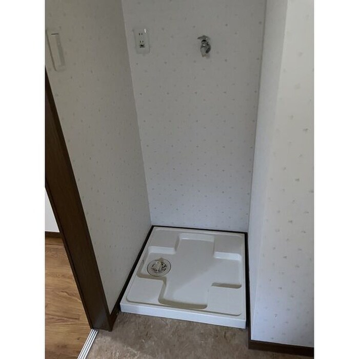 物件内観写真15　(洗濯機置場)