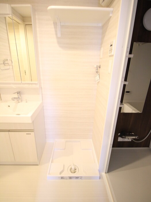 物件内観写真8　(洗濯機置場)