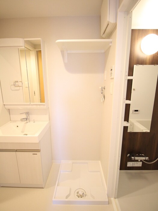 物件内観写真8　(洗濯機置場)