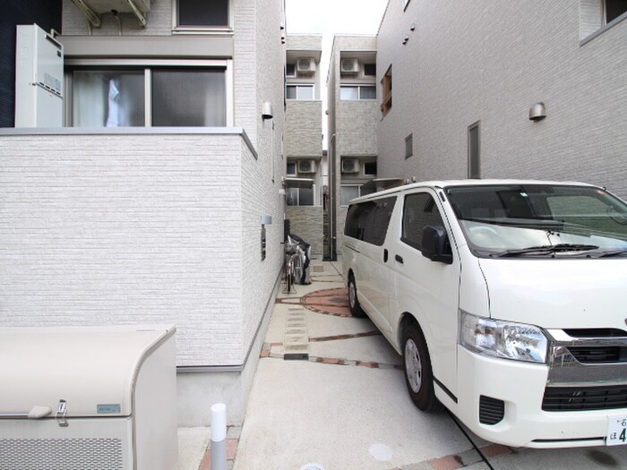 物件外観写真5　(エントランス部分)