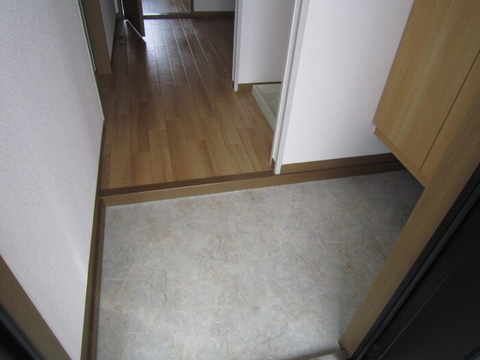 物件内観写真16　(玄関)