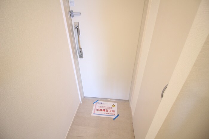 物件内観写真17　(玄関)