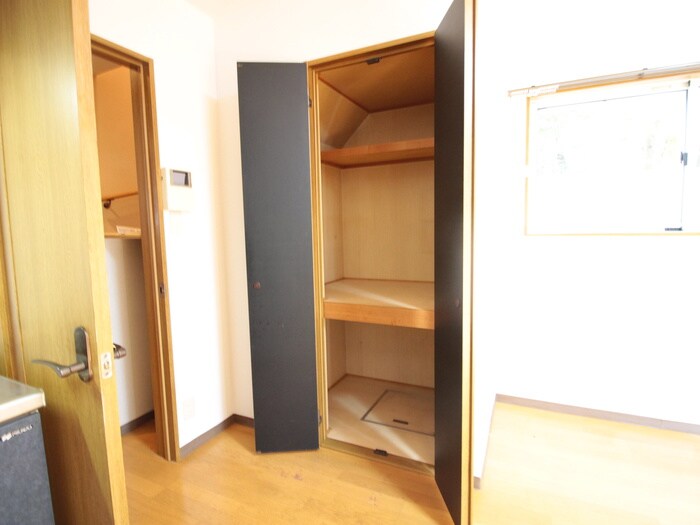 物件内観写真16　(収納)