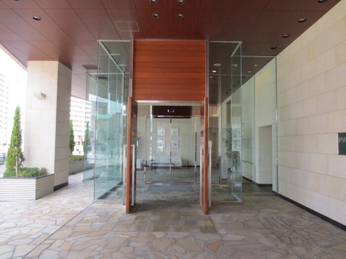 物件外観写真2　(エントランス部分)