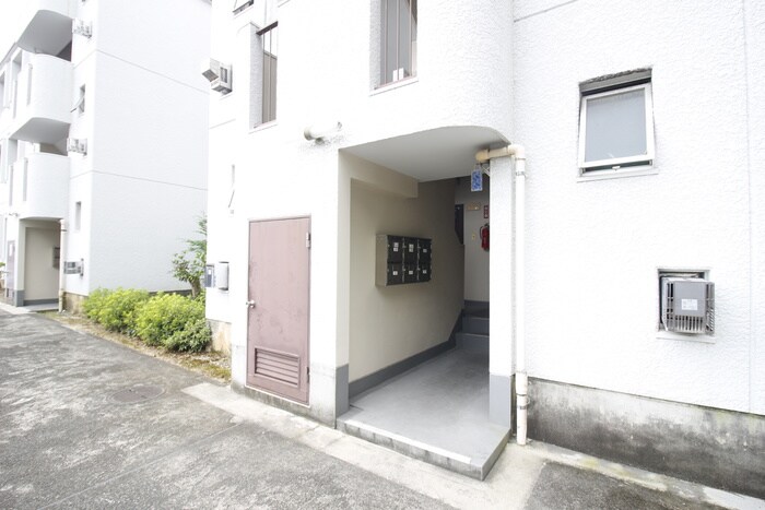 物件外観写真6　(エントランス部分)