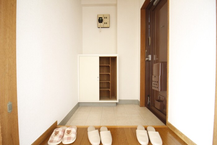 物件内観写真16　(玄関)