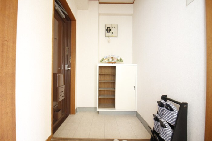 物件内観写真16　(玄関)