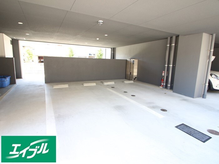 物件外観写真2　(駐車場)