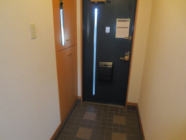 物件内観写真12　(玄関)