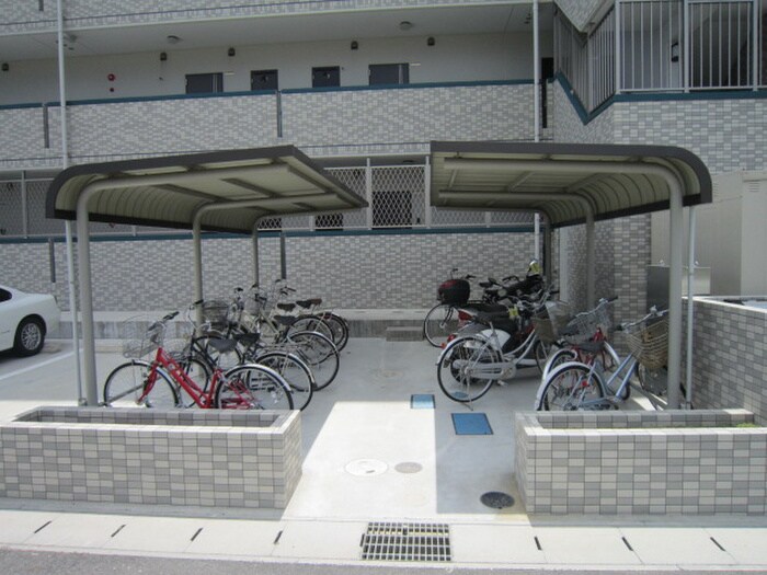 物件外観写真4　(駐輪場)