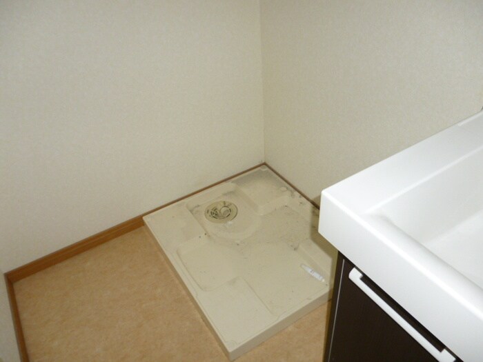 物件内観写真13　(洗濯機置場)