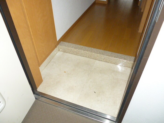 物件内観写真16　(玄関)