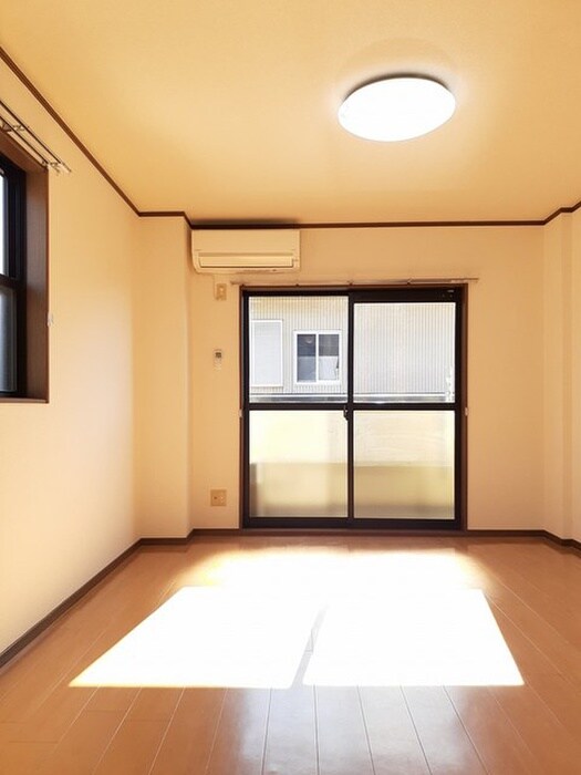 物件内観写真4　(居室)