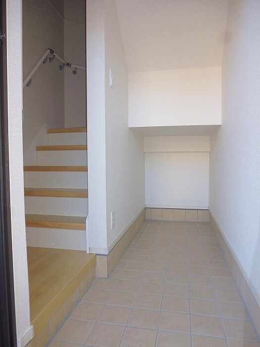 物件内観写真9　(玄関)