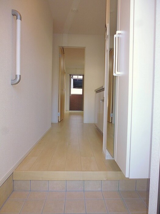 物件内観写真13　(廊下)