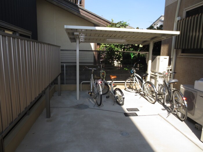 物件外観写真3　(駐輪場)