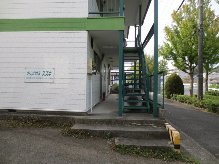 物件外観写真2　(エントランス部分)