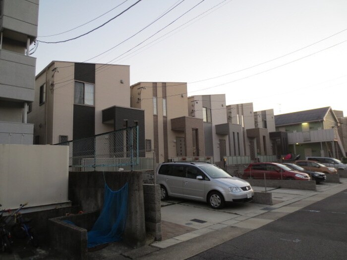 物件外観写真1　(駐車場)