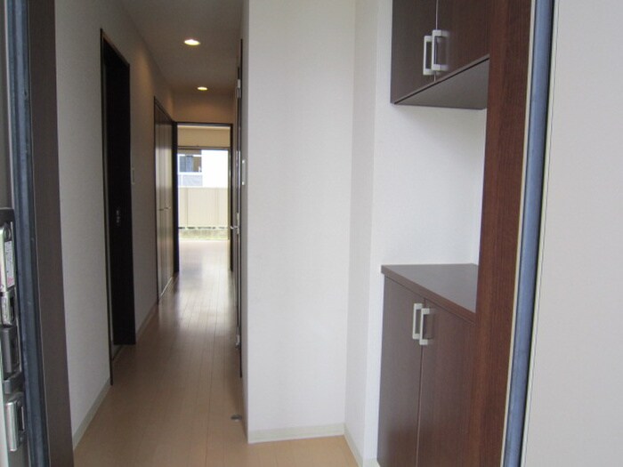 物件内観写真16　(玄関)