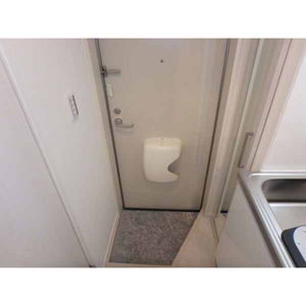 物件内観写真12　(玄関)