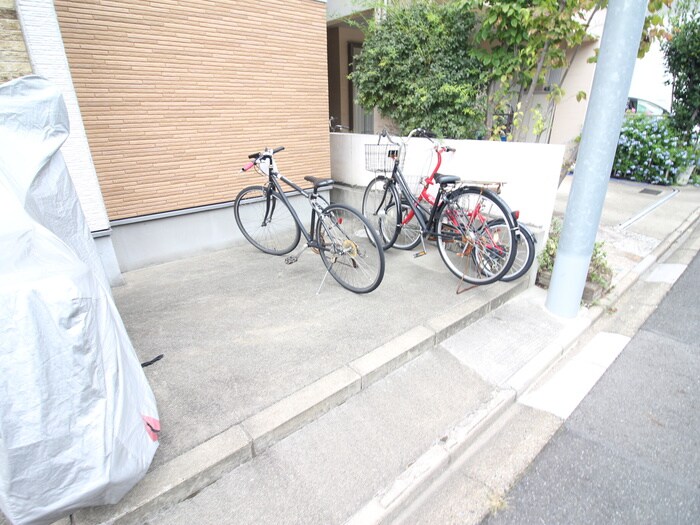 物件外観写真5　(駐輪場)