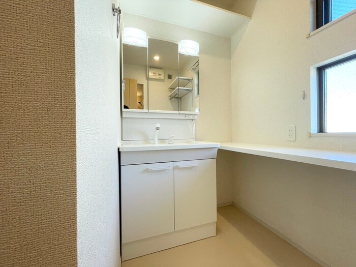 物件内観写真6　(玄関)