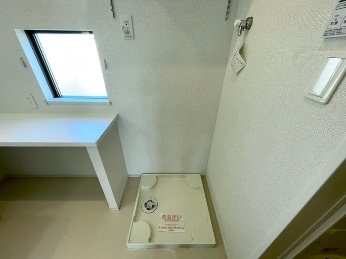 物件内観写真12　(洗濯機置場)