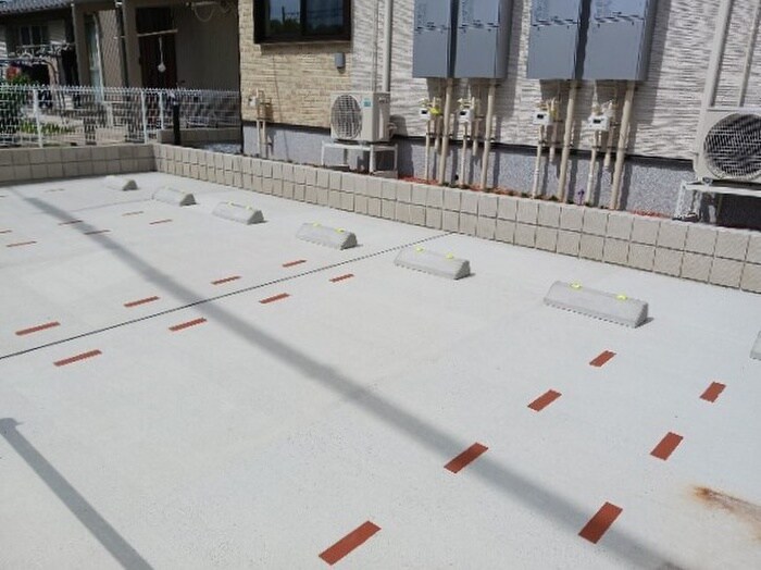 物件外観写真3　(駐車場)