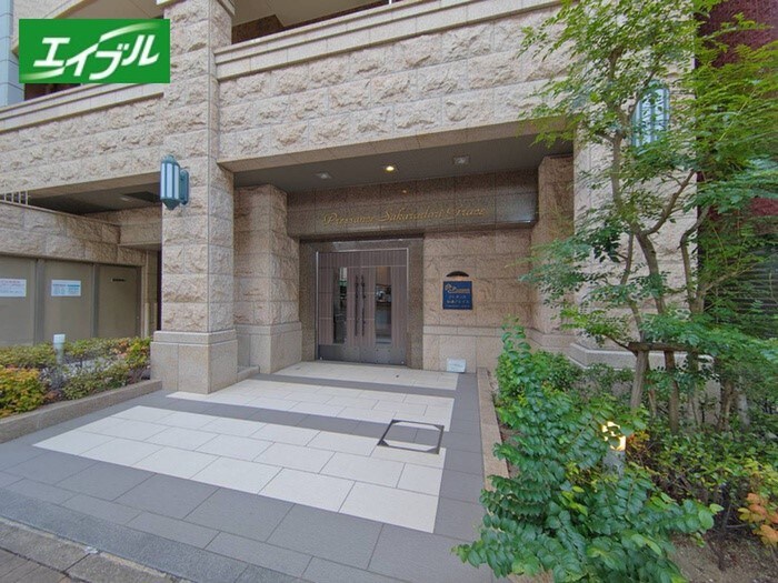 物件外観写真2　(エントランス部分)