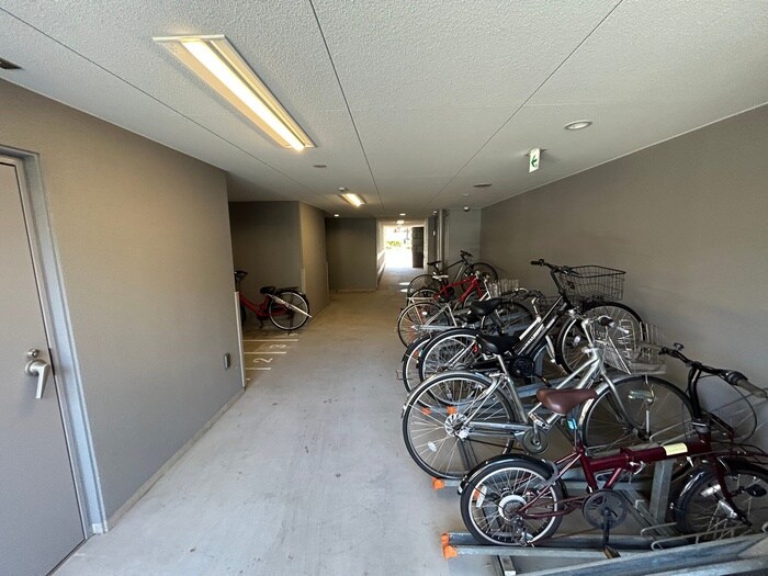 物件外観写真4　(駐輪場)