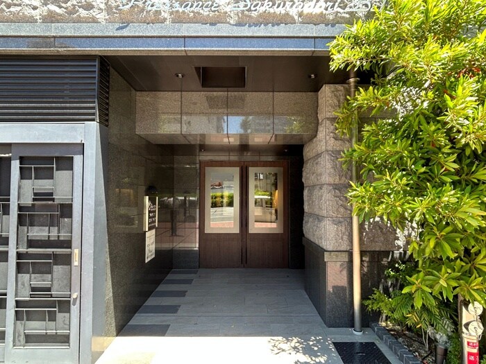 物件外観写真5　(エントランス部分)