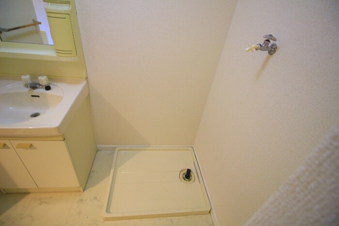 物件内観写真13　(洗濯機置場)