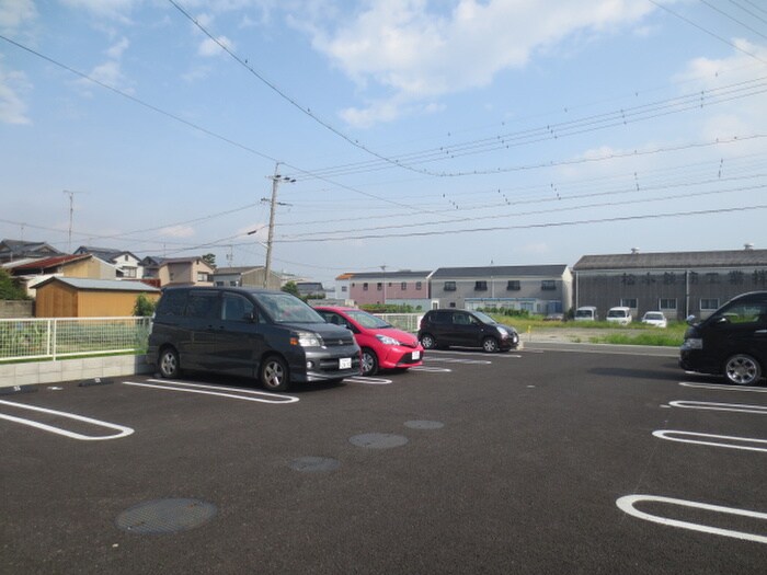 物件外観写真4　(駐車場)