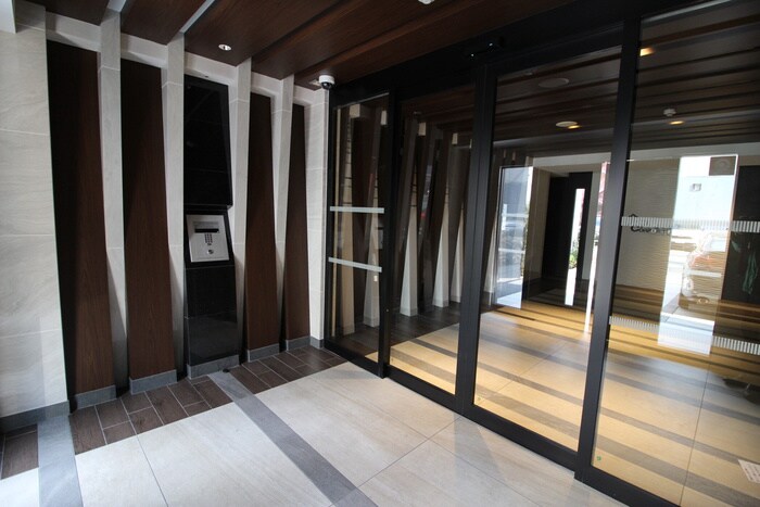 物件外観写真2　(エントランス部分)