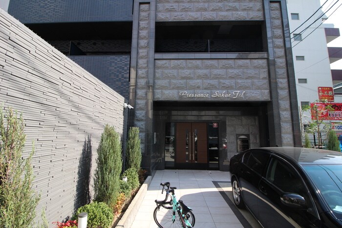 物件外観写真4　(エントランス部分)