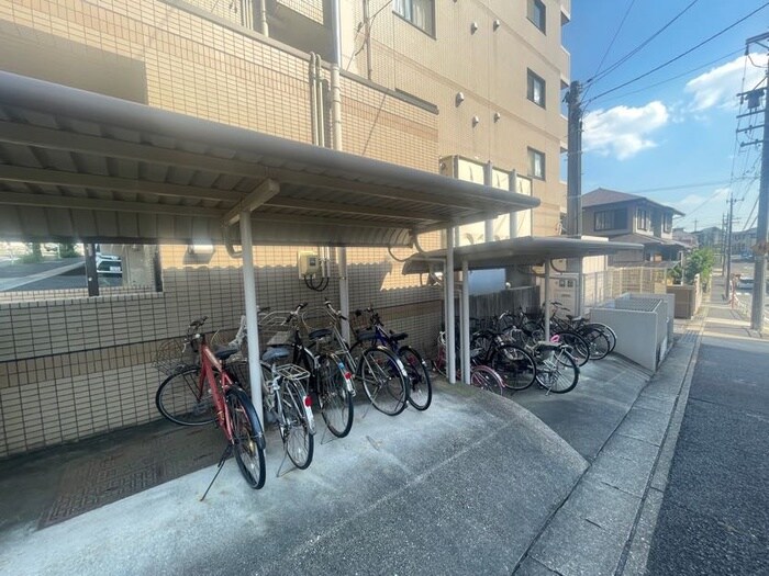 物件外観写真3　(駐輪場)