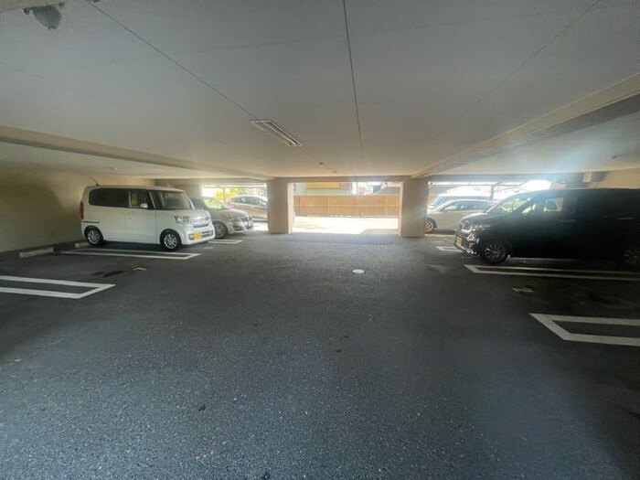 物件外観写真5　(駐車場)