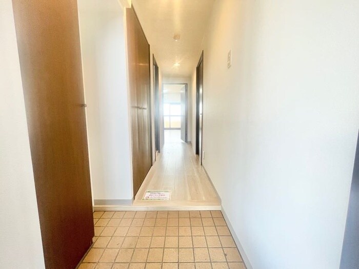 物件内観写真13　(玄関)