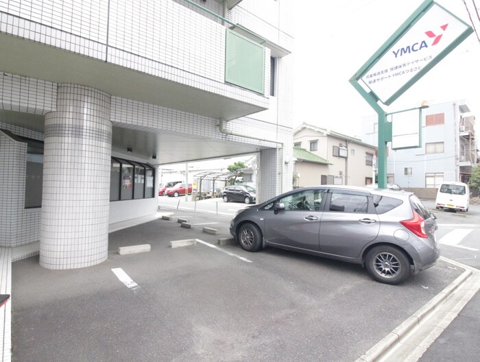 物件外観写真4　(駐車場)