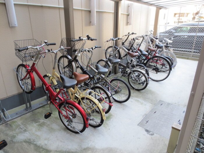 物件外観写真4　(駐輪場)