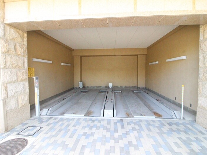 物件外観写真5　(駐車場)