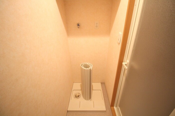 物件内観写真10　(洗濯機置場)