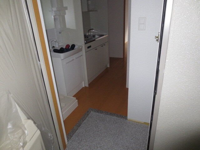 物件内観写真12　(玄関)