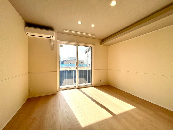 物件内観写真2　(居室)