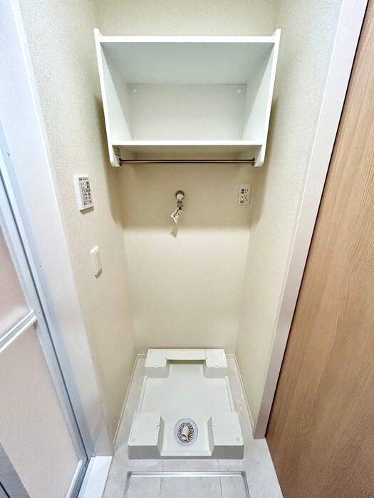 物件内観写真13　(洗濯機置場)