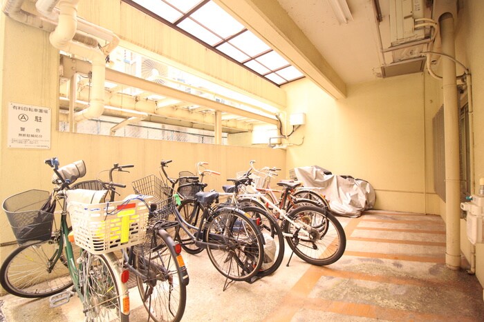 物件外観写真4　(駐輪場)