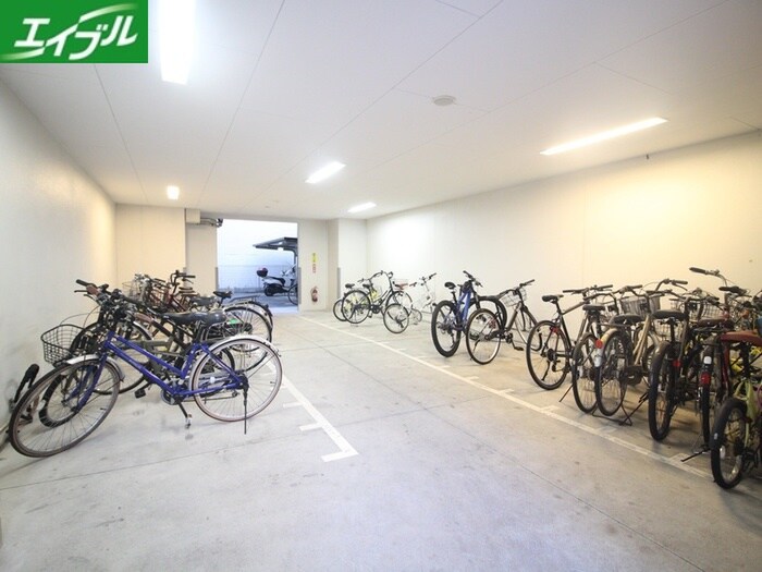 物件外観写真4　(駐輪場)