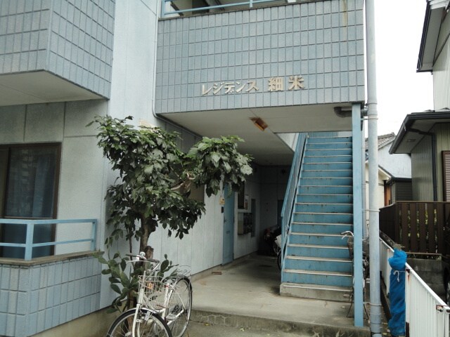 物件外観写真2　(エントランス部分)