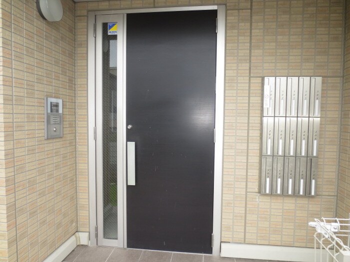 物件外観写真4　(エントランス部分)